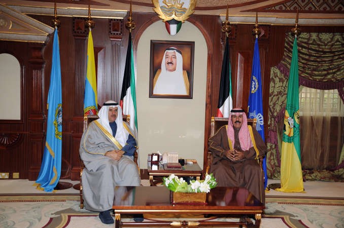  سمو ولي العهد الشيخ نواف الاحمد مستقبلا وزير الاعلام ووزير الدولة لشؤون الشباب الشيخ سلمان الحمود 