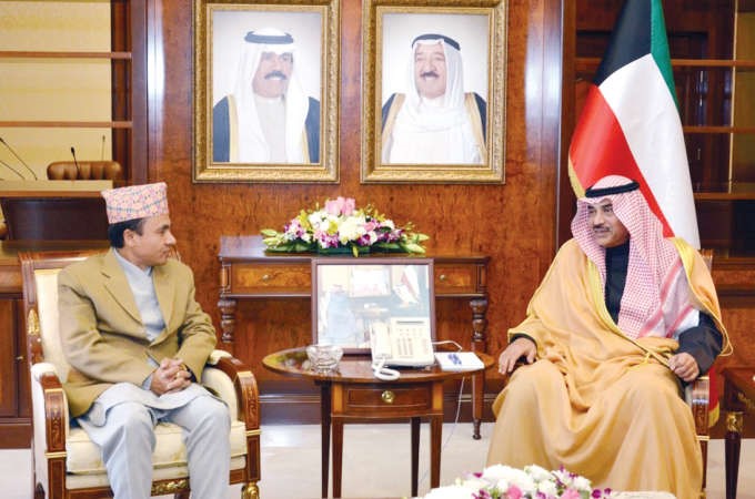 الشيخ صباح الخالد مستقبلا سفير نيبال الكويت لدى البلاد ياجيا بهادور هامال ﻿
