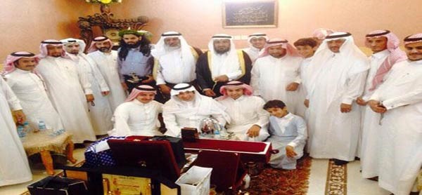 السعودية: إخوة يهدون والدهم سيارة "فورشنر2015" بمناسبة تقاعده