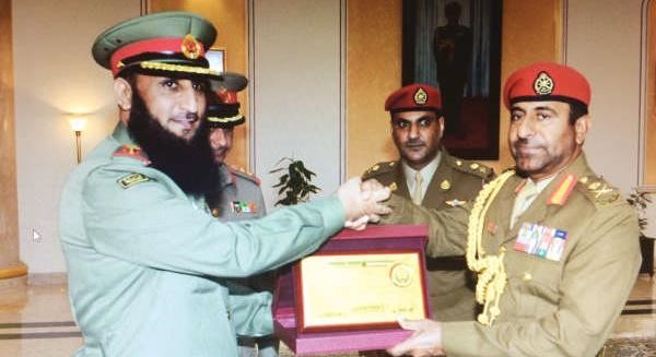 العقيد الركن ناصر تركي مكرما قائد الجيش السلطاني اللواء الركن مطر بن سالم 