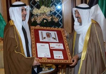 صاحب السمو الامير الشيخ صباح الاحمد يتسلم اصدار جمهورية البانيا لطابع بريدي باسم سموه من السفير نجيب البدر