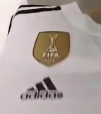 شاهد.. كيف يضع "الريال" شعار كأس العالم على قمصان لاعبيه