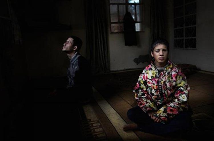 طفل في الظلام