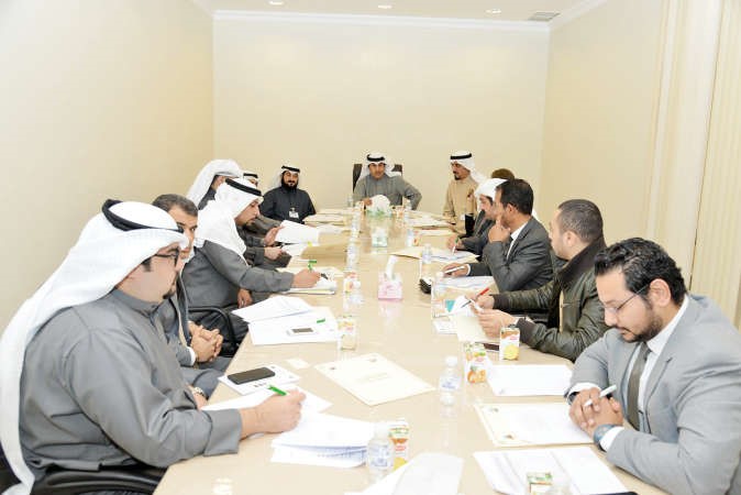 جانب من الاجتماع الاول للجنة الاحتفالات بالاعياد الوطنية في الفروانية