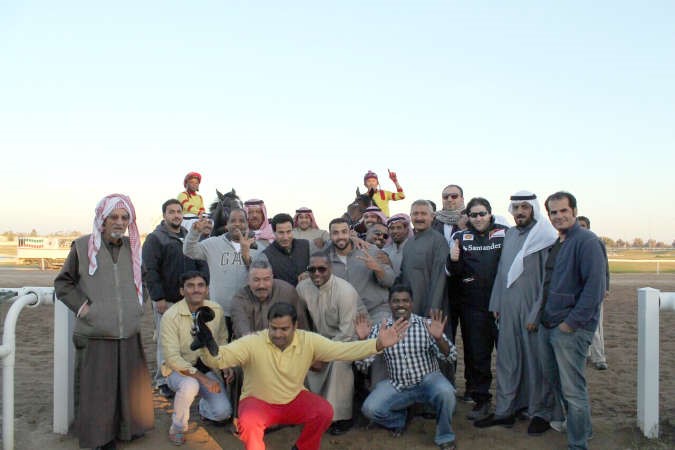 عشاق الاسطبل فرحون بالصدارة﻿