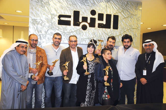 فريق مسرحية حاول مرة اخرى مع جوائزهم في ديوانية الانباءمحمد خلوصي