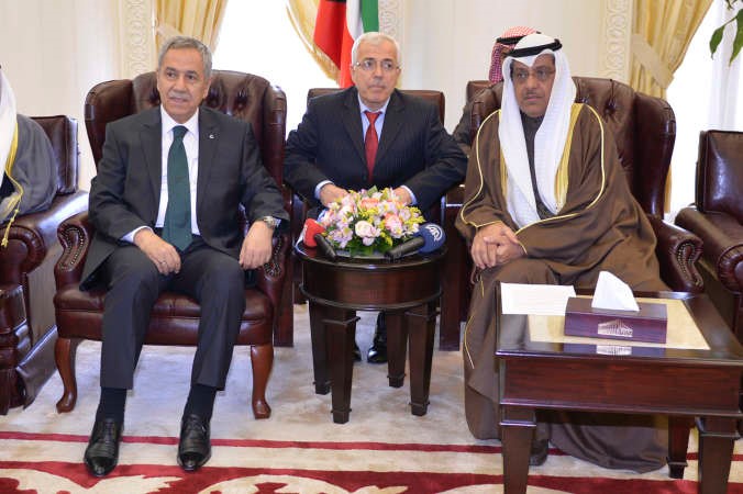 رئيس مجلس الامة بالانابة مبارك الخرينج مستقبلا نائب رئيس الوزراء التركي