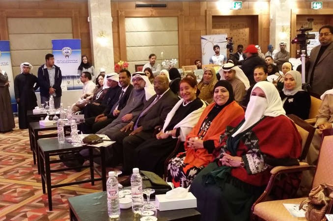 دمحمد الخشتي ودطارق الشطي والشيخة شيخة العبدالله ودعبير البحوه خلال الاحتفال 