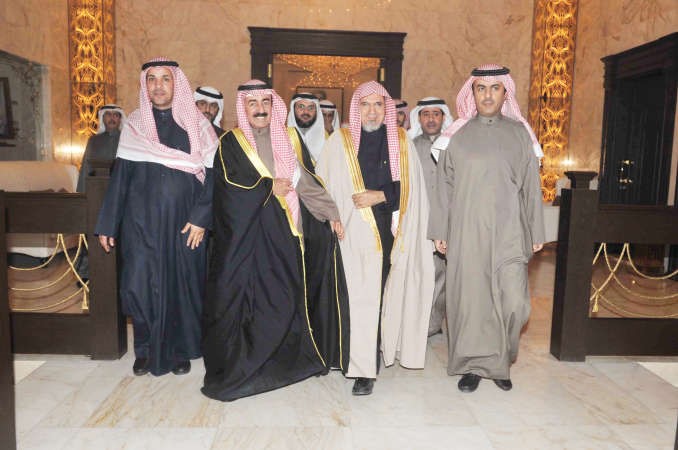 سلطان بن حثلين ومحمد سلطان بن حثلين مرحبين بالشيخ دصالح بن حميد	قاسم باشا
﻿