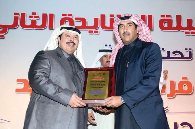 تكريم الشاعر علي بن حمري﻿
