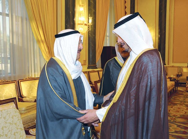 صاحب السمو الامير الشيخ صباح الاحمد يتلقى التعازي من الشيخ عبدالله بن ناصر بن خليفة ال ثاني
