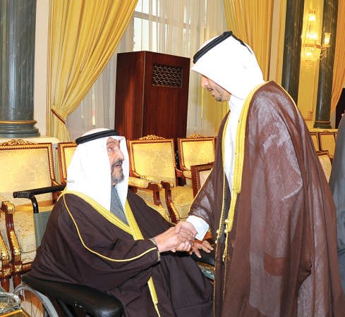 سمو الشيخ سالم العلي يتلقى التعازي من رئيس الوزراء ووزير الداخلية القطري