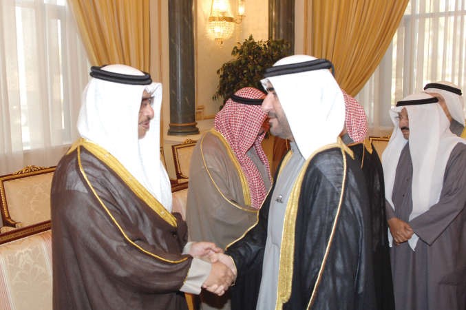 رئيس ديوان حاكم عجمان يقدم التعازي لسمو رئيس الوزراء الشيخ جابر المبارك
