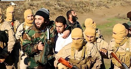 بالفيديو .. "داعش" يسقط طائرة للتحالف ويعتقل قائدها الأردني