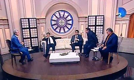 بالفيديو.. شتائم وانسحابات على الهواء في برنامج مصري: جزمتي برقبتك ورقبة الي خلفوك