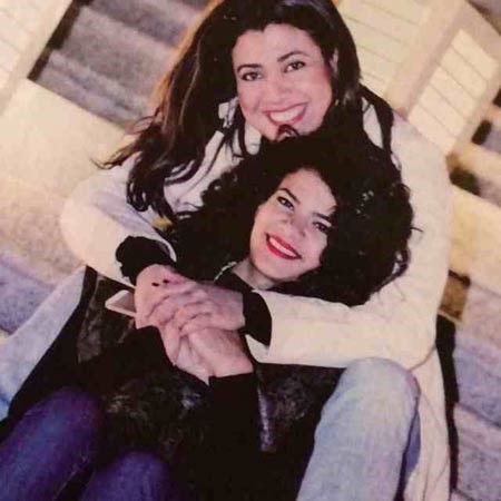 صورة تجمع نشوى مصطفى مع ابنتها الشابة.. من الأجمل؟