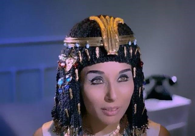 بالفيديو.. لبنى عبدالعزيز تكشف كيف أصابتها لعنة الفراعنة أثناء تصوير 