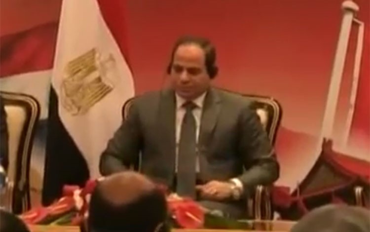  بالفيديو.. رئيس شركة صينية ينحني لتحية "السيسي"