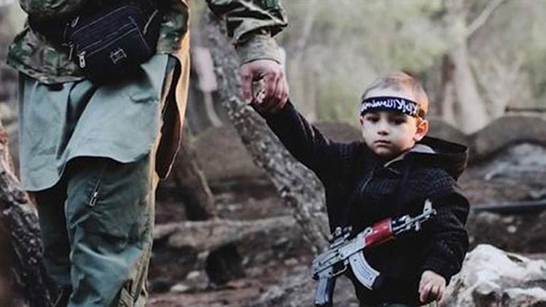 أم كوبية تتعرف على صورة لابنها ذي الـ 3 سنوات بين صفوف مقاتلي داعش
