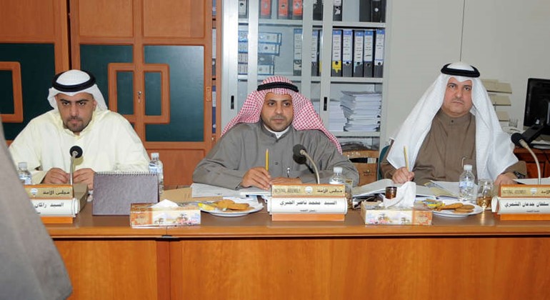 سلطان اللغيصم ومحمد الجبري وراكان النصف اثناء اجتماع اللجنة﻿