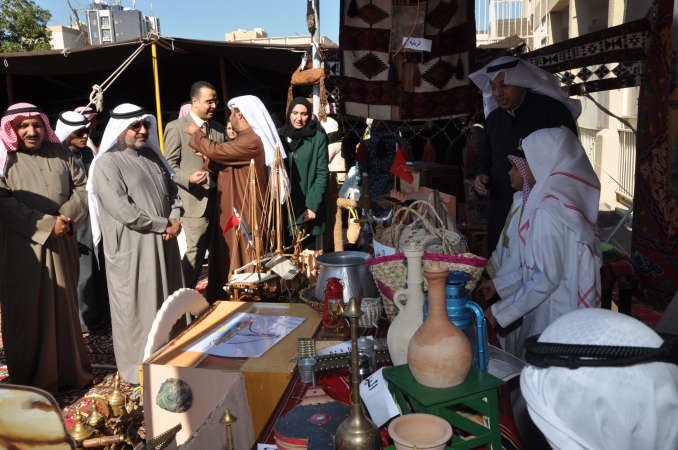 جولة في معرض اللي ما له اول ما له تالي احمد علي