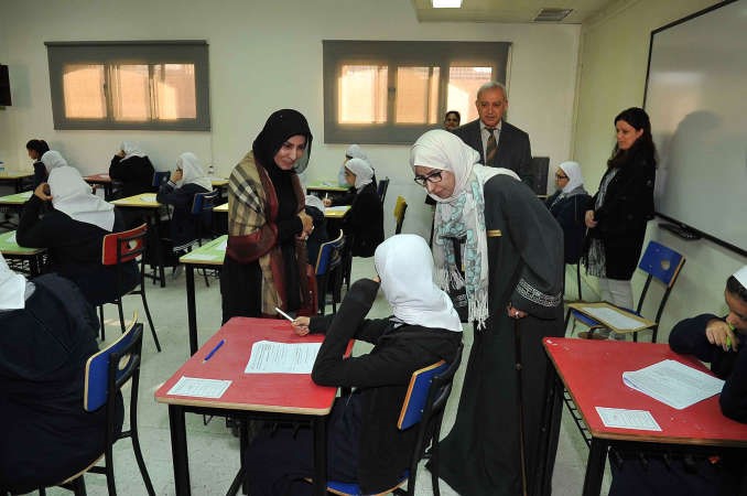 جولة في احدى لجان الطالبات بحضور فاطمة الكندري	 اسامة ابو عطية﻿
