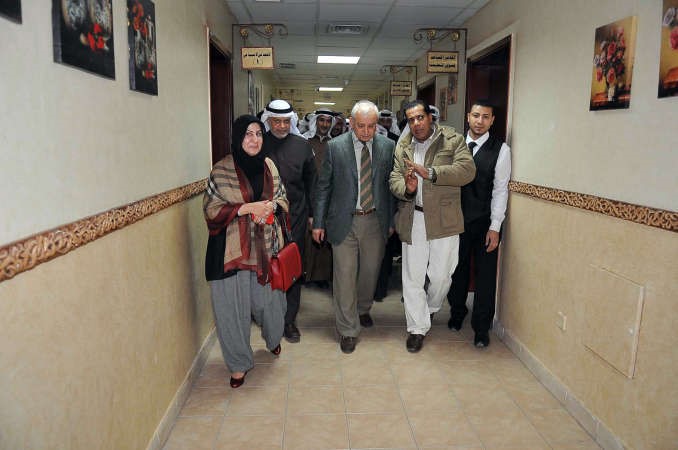جانب من جولة الوزير العيسى على لجان اختبارات الثانوية في منطقة سعد العبدالله﻿