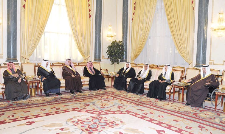 رئيس الهيئة السعودية للحياة الفطرية صاحب السمو الامير بندر بن سعود بن محمد ال سعود خلال تقديم واجب العزاء