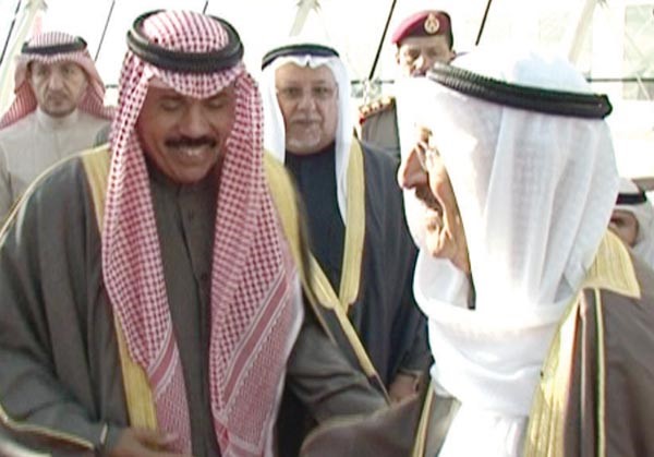 صاحب السمو الامير الشيخ صباح الاحمد لدى مغادرته البلاد امس وفي وداعه سمو نائب الامير وولي العهد الشيخ نواف الاحمد