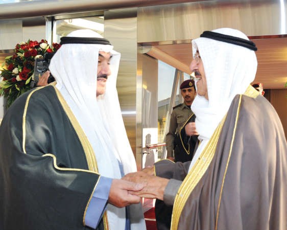 سمو الشيخ ناصر المحمد مودعا صاحب السمو الامير