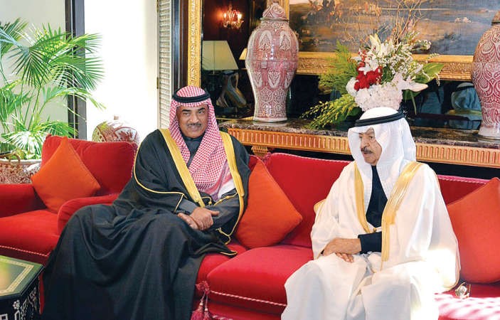 رئيس وزراء البحرين الامير خليفة بن سلمان مستقبلا الشيخ صباح الخالد