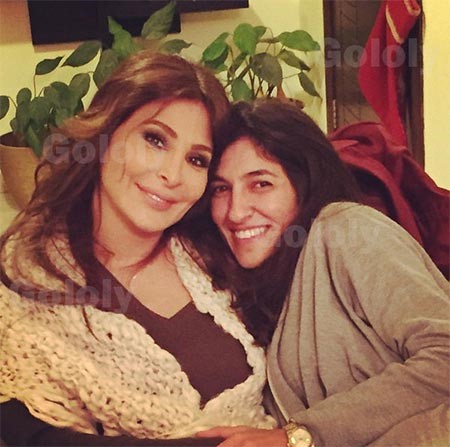 بالصور.. اليسا مع والدتها وشقيقها في عيد الميلاد