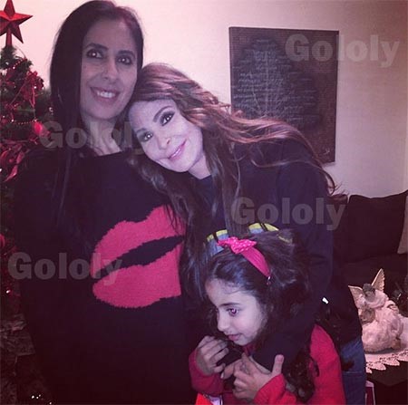 بالصور.. اليسا مع والدتها وشقيقها في عيد الميلاد