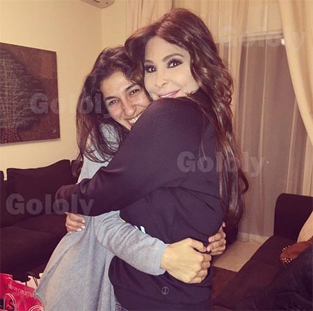 بالصور.. اليسا مع والدتها وشقيقها في عيد الميلاد