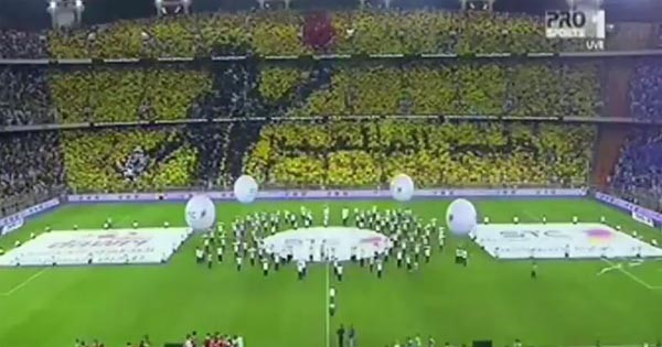 بالفيديو.."تيفو" رائع لجماهير الاتحاد السعودي "ولع الملعب"