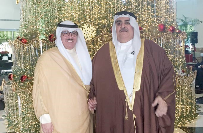 وزير خارجية مملكة البحرين الشيخ خالد بن احمد ال خليفة مع الوكيل المساعد لقطاع الاذاعة الشيخ فهد المبارك
