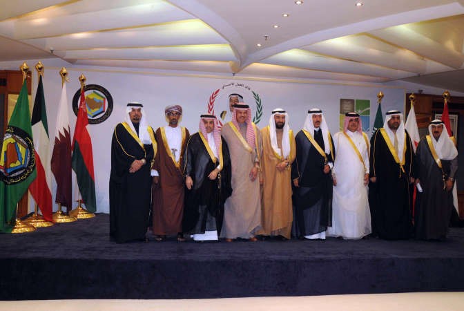 دعلي العمير ودعبداللطيف الزياني مع مسؤولي دول التعاون المشاركين في الاجتماعمحمد خلوصي