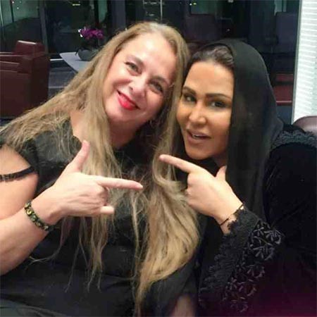 شاهد.. أحلام بإطلالة عفوية بدون ماكياج.. وطرحة سوداء