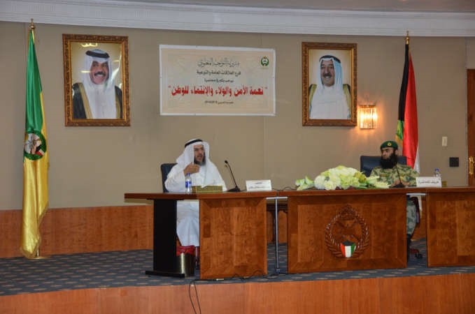  احد المحاضرين يتحدث خلال احدى المحاضرات ﻿