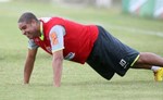 المهاجم البرازيلي المعروف ادريانو يسعى للنهوض من جديد
