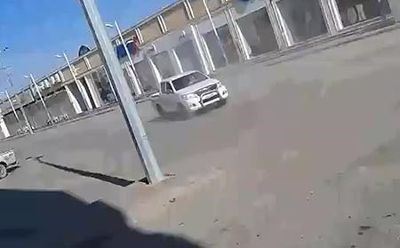بالفيديو.. دورية مرور سعودية تصدم سيارة "مقحص" لإيقافه بالقوة