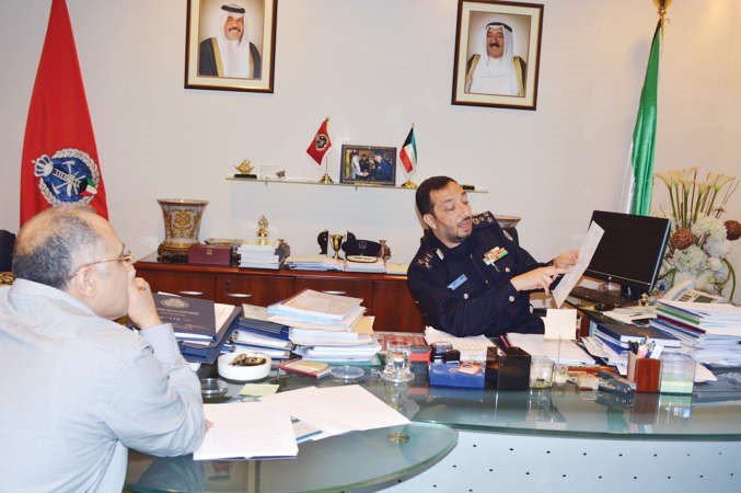 العميد التركيت يستعرض للزميل امير زكي بنود مشروع الميزانية الجديدة﻿