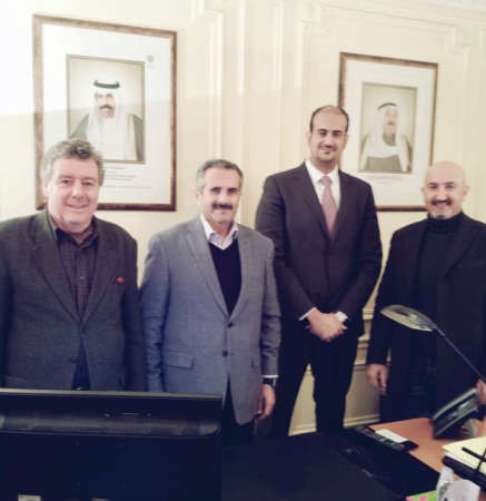 الشيخ مبارك الدعيج خلال زيارته لمكتب كونا في باريس