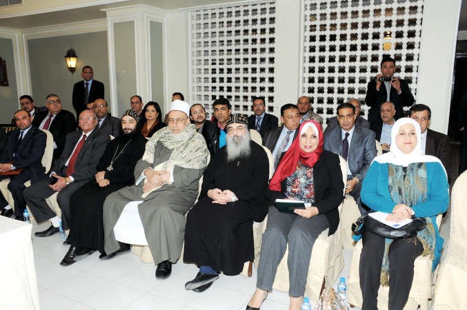 الشيخ حسين الازهري والقمص بيجول في مقدمة الحضور
