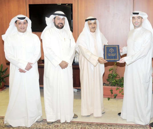 علي حسن وحامد الانصاري وبدر الردعان وعبدالله الجميل﻿