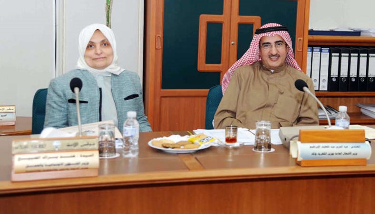 وزيرا الاشغال م عبدالعزيز الابراهيم والتنمية والتخطيط هند الصبيح