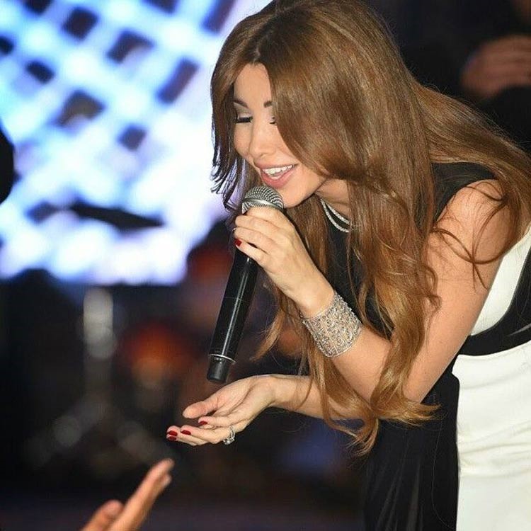 بالصور.. هل هذا الفستان أجمل ما أرتدته نانسي عجرم؟ 