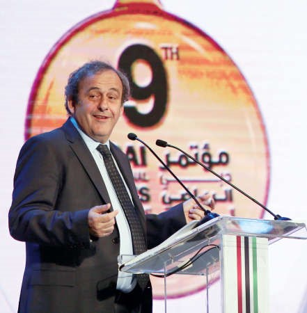 رئيس الاتحاد الاوروبي لكرة القدم الفرنسي ميشيل بلاتيني يلقي كلمته