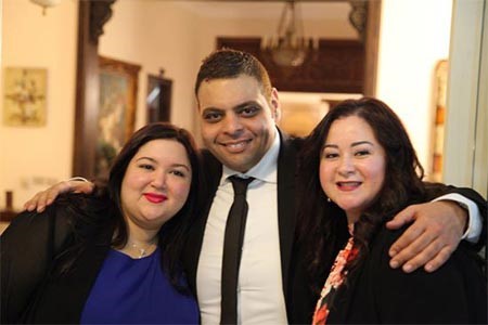 بالصور.. نور الشريف وبوسي يحتفلان بخطوبة ابنتهما
