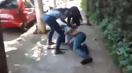 بالفيديو.. حسناء برازيلية تلقّن «متحرشا» درساً قاسياً بالضرب والركل وتجرده من ثيابه